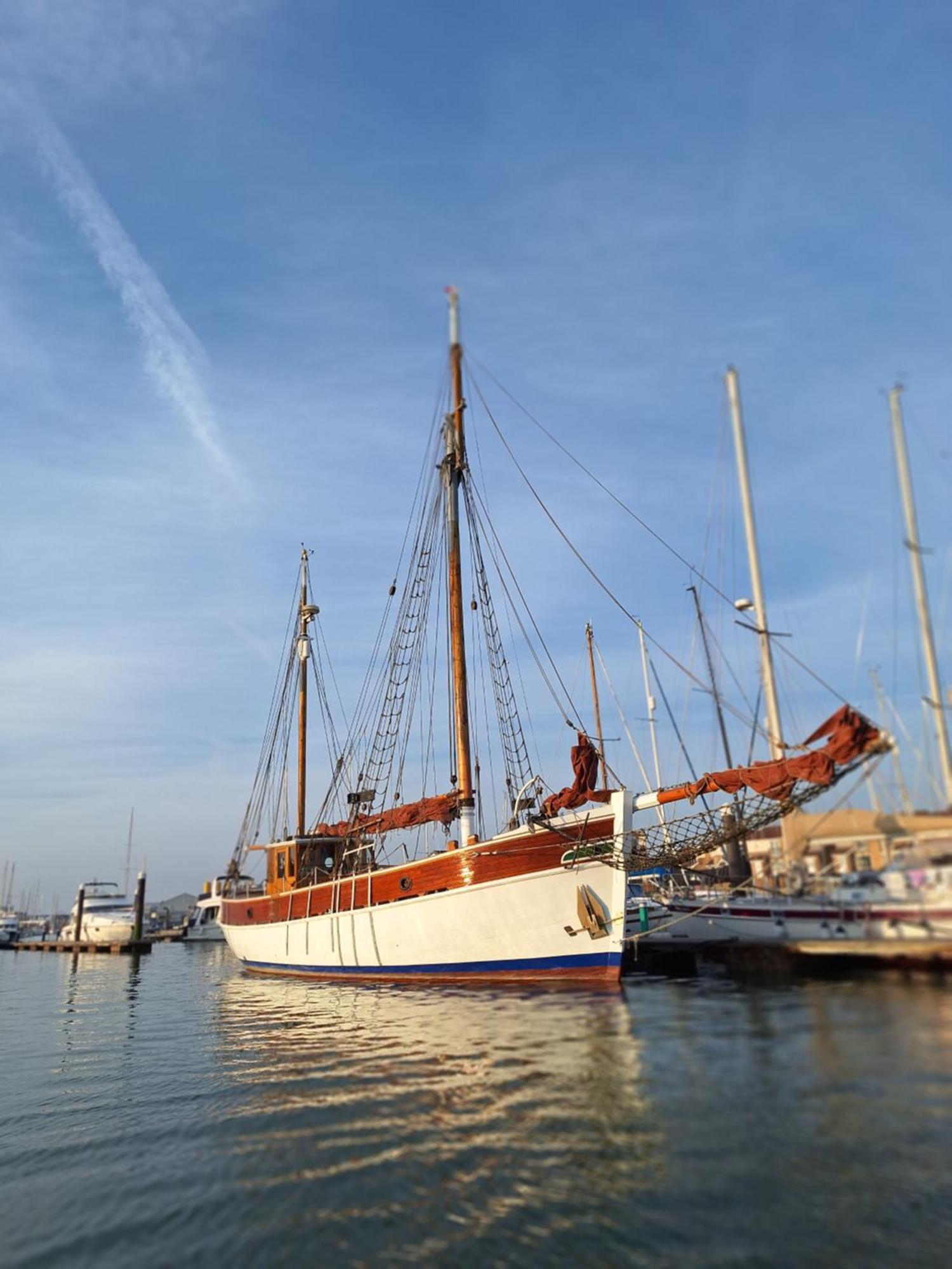 Historic Wooden Ship 'Ursula' 호텔 이스트 카우스 외부 사진