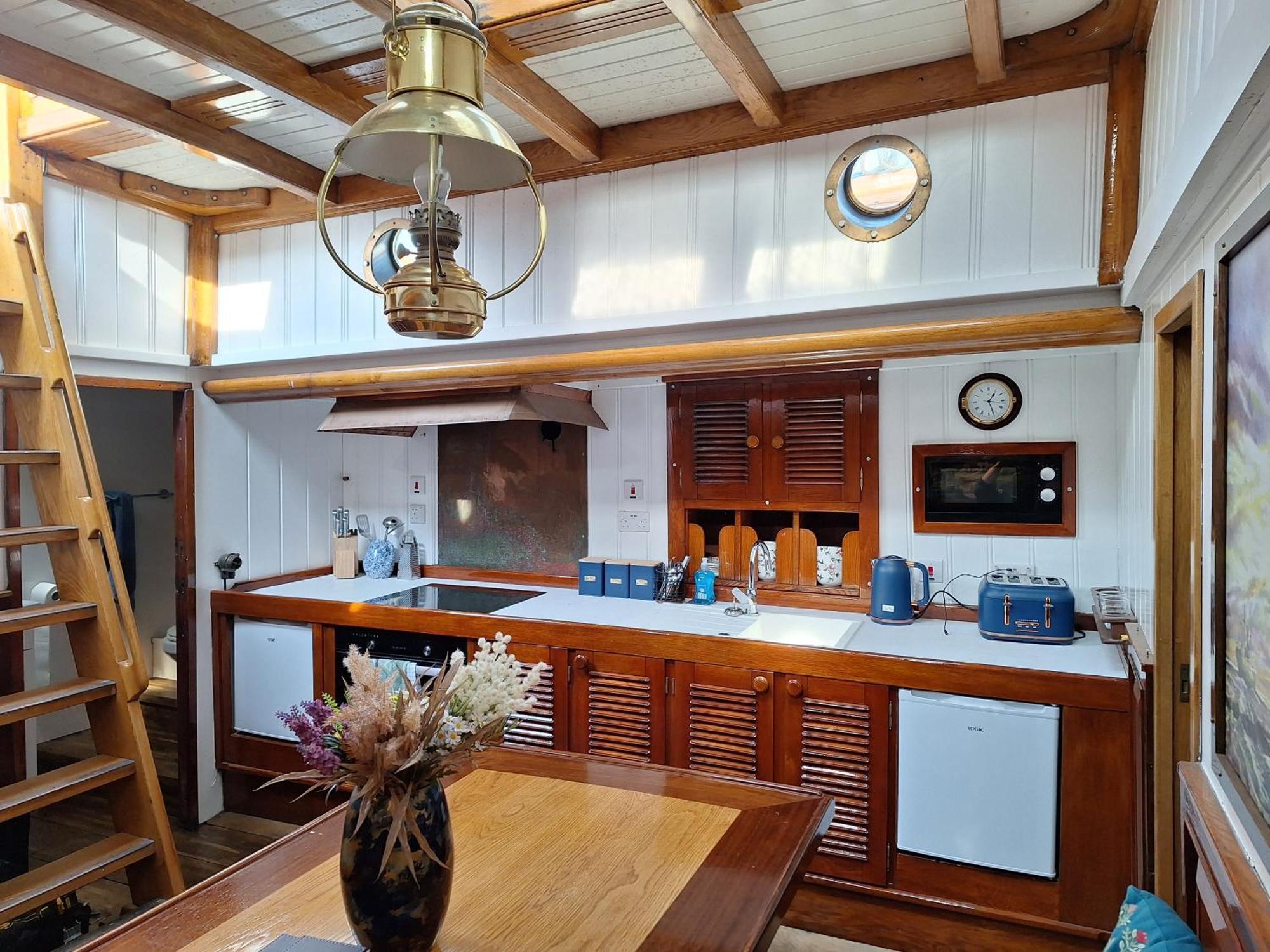 Historic Wooden Ship 'Ursula' 호텔 이스트 카우스 외부 사진