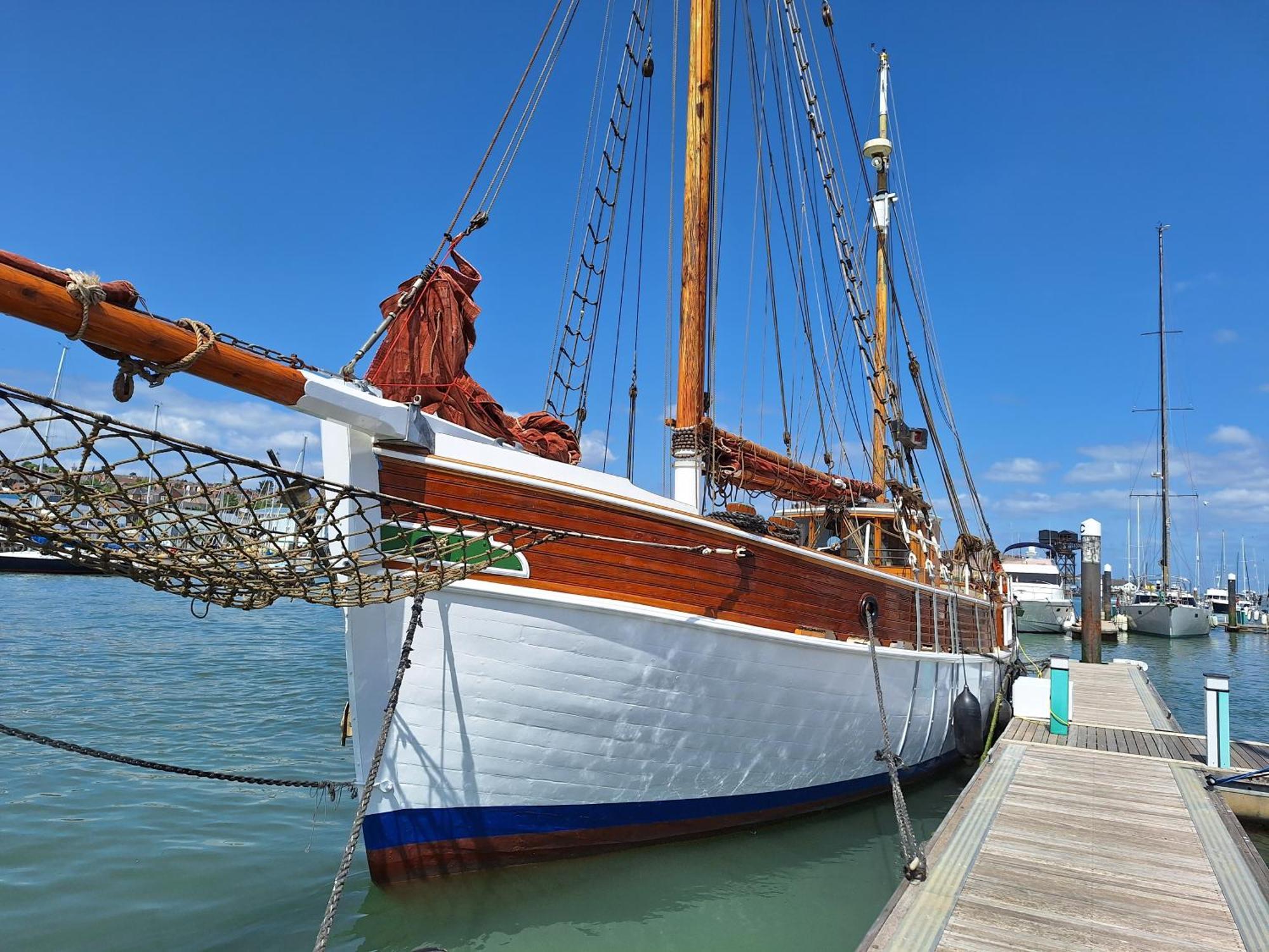 Historic Wooden Ship 'Ursula' 호텔 이스트 카우스 외부 사진