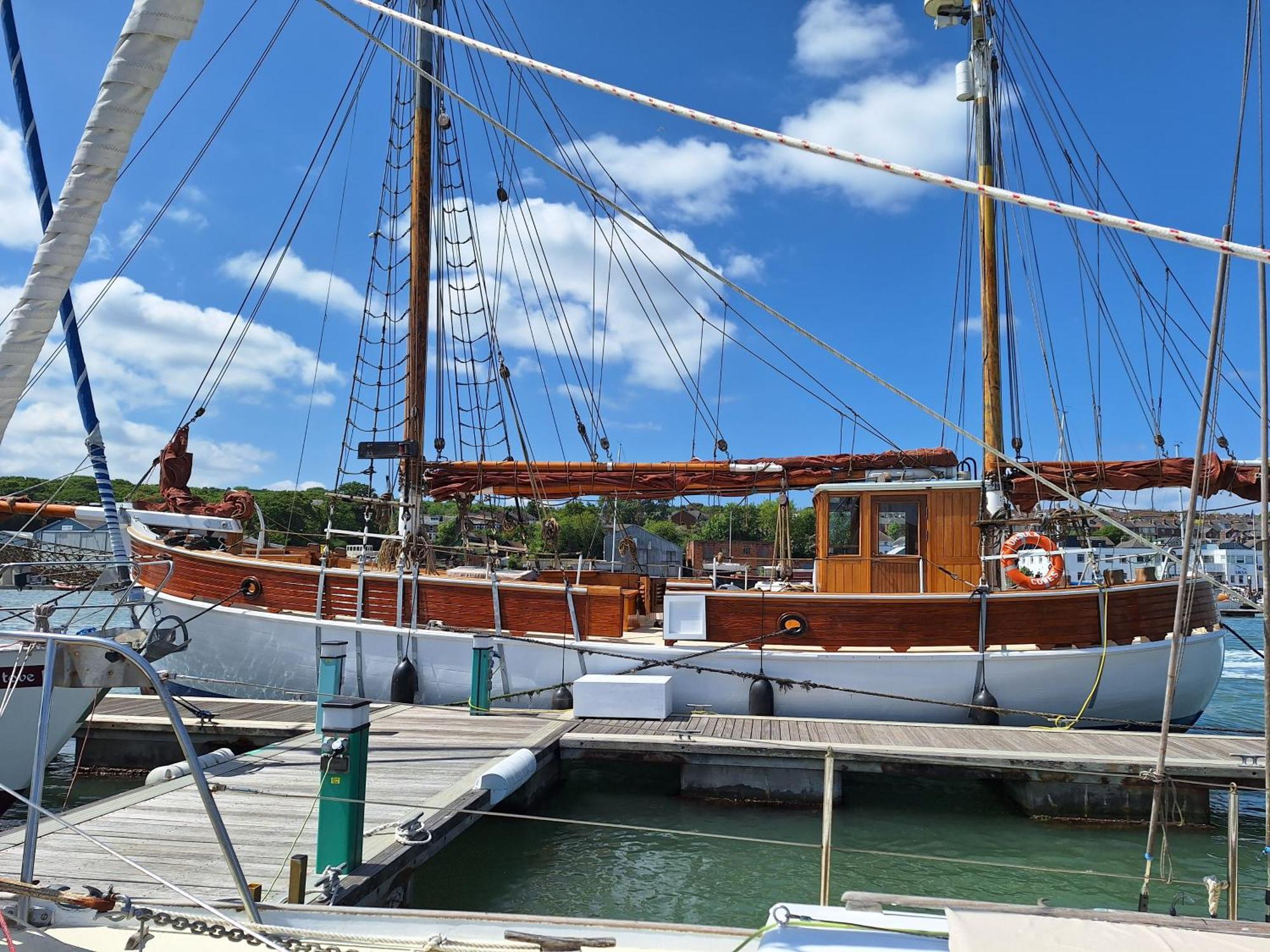 Historic Wooden Ship 'Ursula' 호텔 이스트 카우스 외부 사진