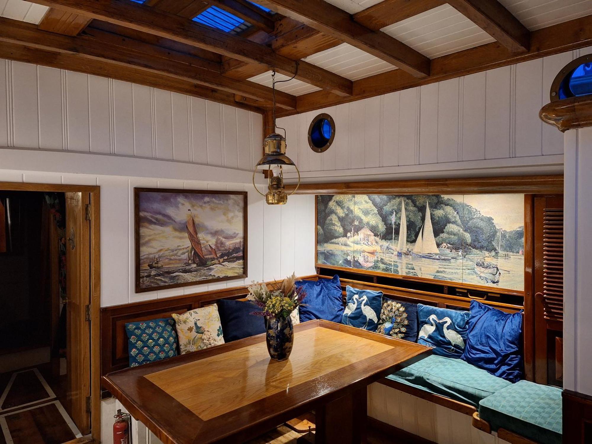 Historic Wooden Ship 'Ursula' 호텔 이스트 카우스 외부 사진